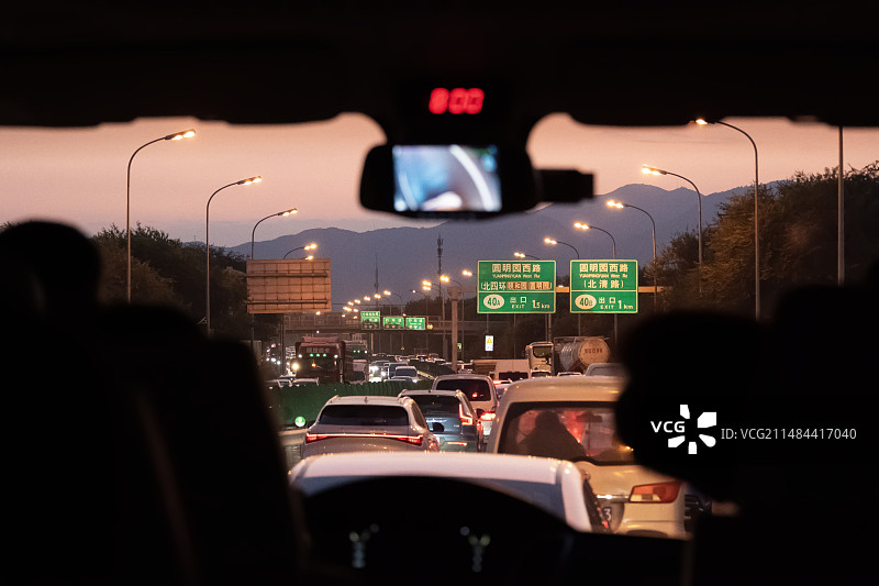 北京晚高峰堵车 香山公园 圆明园西路图片素材