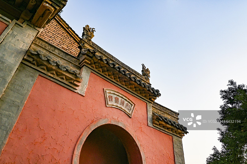 甘肃天水市甘谷县大像山公园里的建筑图片素材