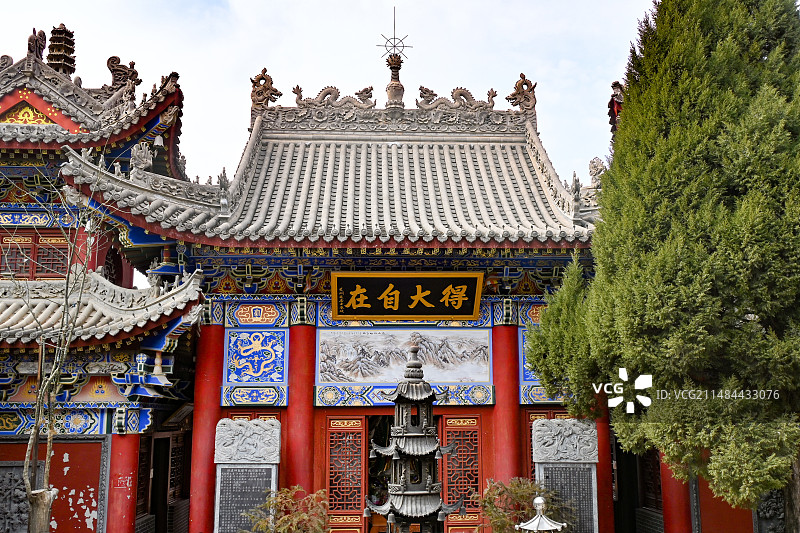 甘肃天水市甘谷县大像山公园里的建筑图片素材