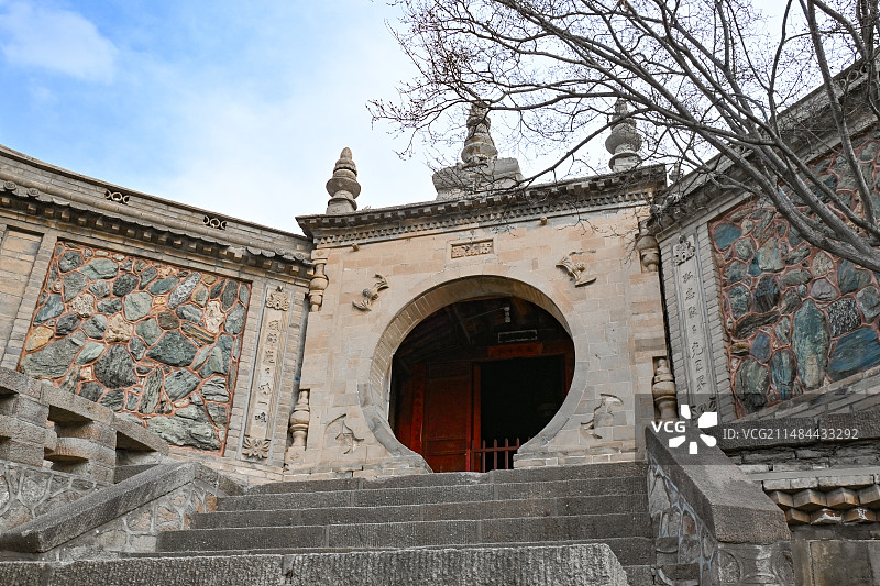 甘肃天水市甘谷县大像山公园里的建筑图片素材