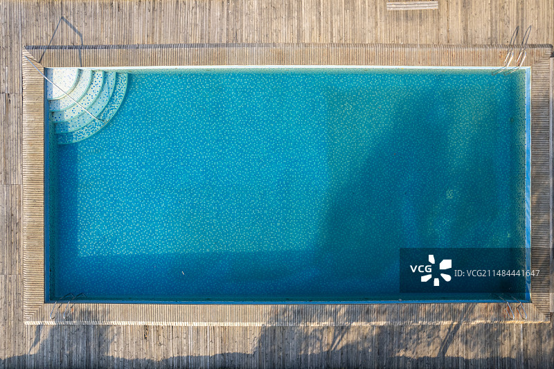 正上方拍摄的游泳池图片素材