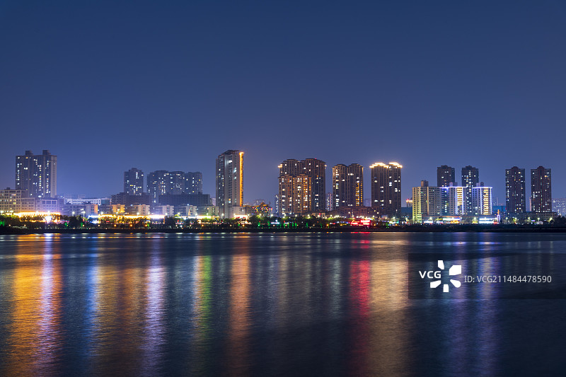 灯火初上图片素材