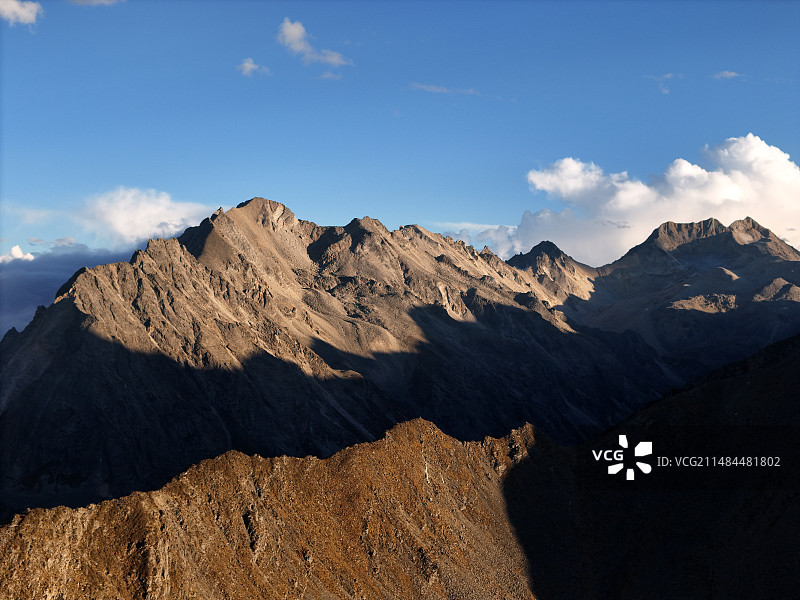 山峰之巅 雅拉雪山图片素材