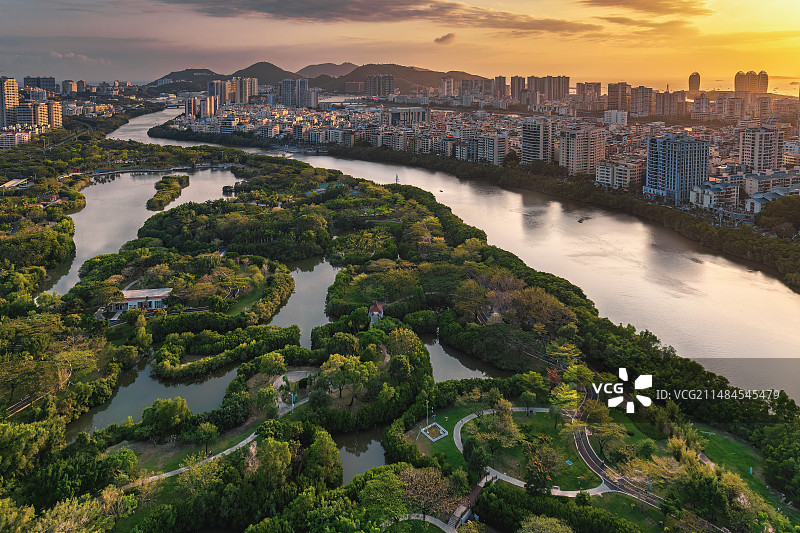 三亚临春河畔傍晚的白鹭公园图片素材