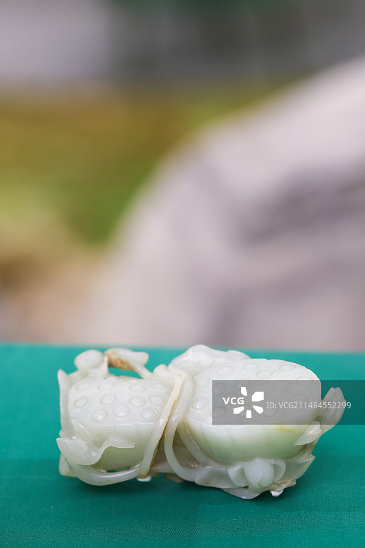 首都博物馆岁华纪胜老北京民俗展清代白玉莲蓬图片素材