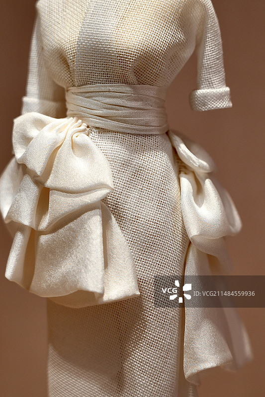 礼服裙高级定制图片素材