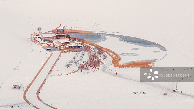雪后月牙泉图片素材