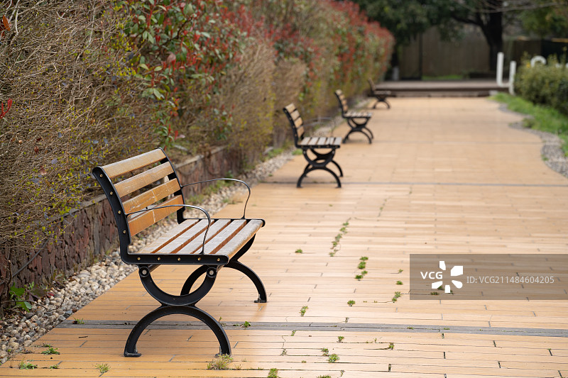 公园里的空长凳图片素材
