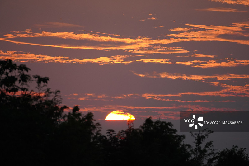 火烧云夕阳剪影图片素材