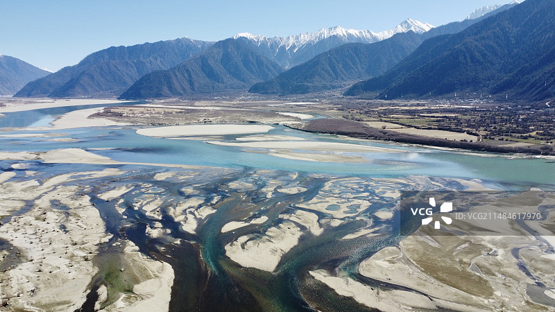 西藏林芝雅尼湿地尼洋河注入雅鲁藏布江航拍图片素材