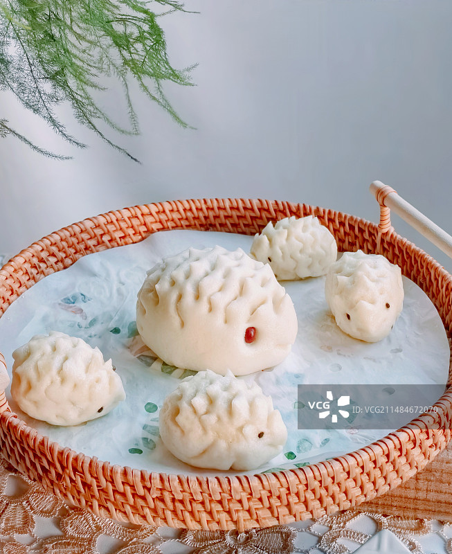 托盘里创意馒头图片素材