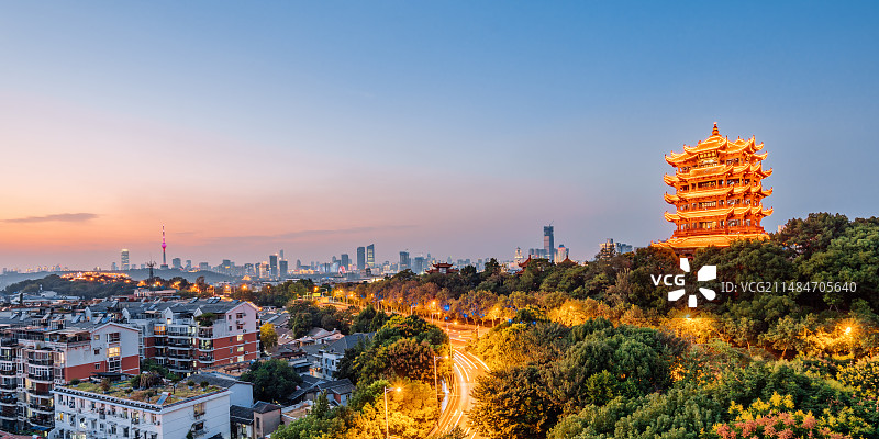 中国湖北武汉黄鹤楼高视角夜景图片素材