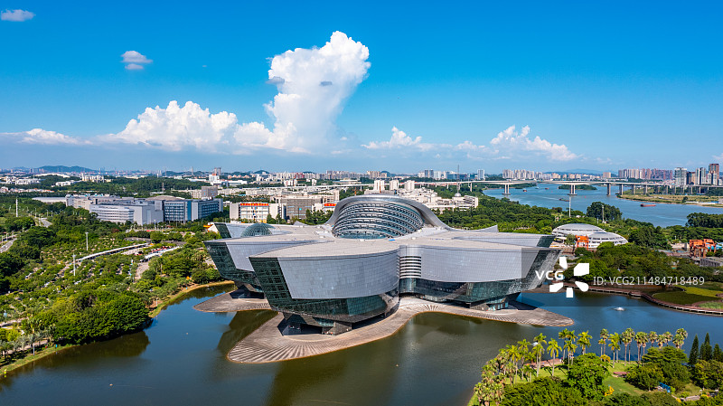 俯瞰位于广州市大学城广东科学中心（番禺区小谷围岛西端）图片素材