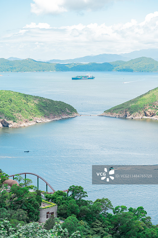 香港海洋公园远眺港岛大海游艇旅游图片素材