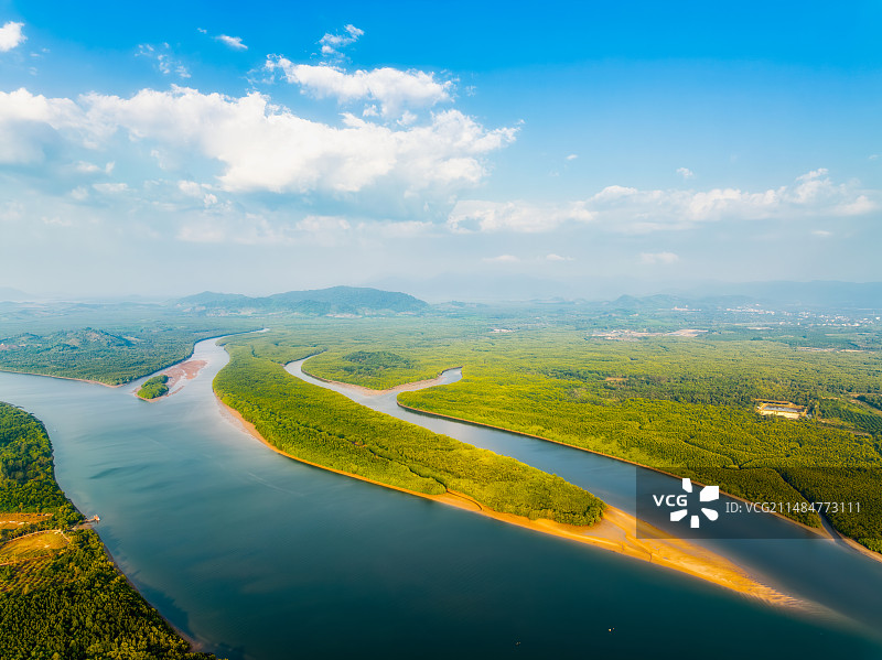 泰国攀牙府Khao Lak（考拉）Ban Nam Khem（班南盐）红树林沙洲场景航拍图片素材