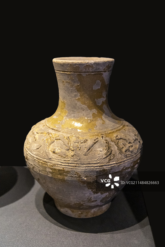 陕西历史博物馆秦汉馆“秦汉文明展”：黄釉陶壶（汉，陕西西安北郊尤家庄万花园出土）图片素材