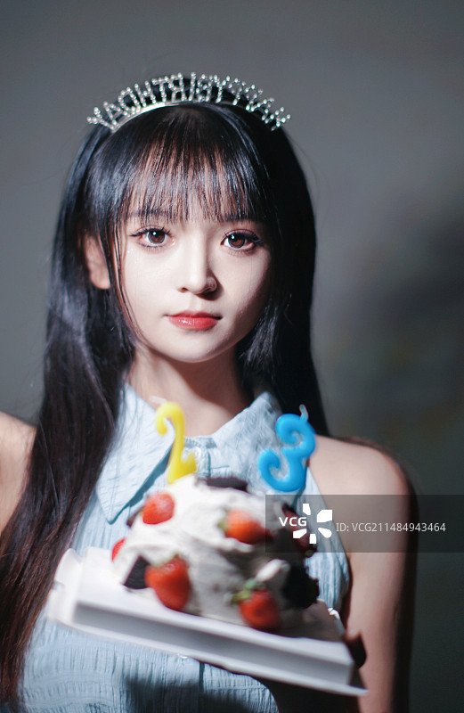 过生日的女孩剪影图片素材