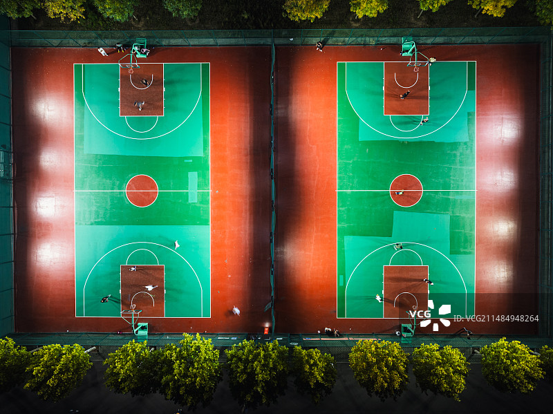 城市中的篮球场图片素材