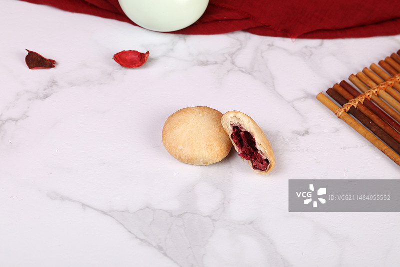 云南特产手办鲜花饼特色小吃素材图片图片素材