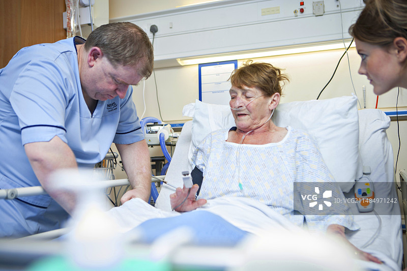 医院里的病人护理图片素材