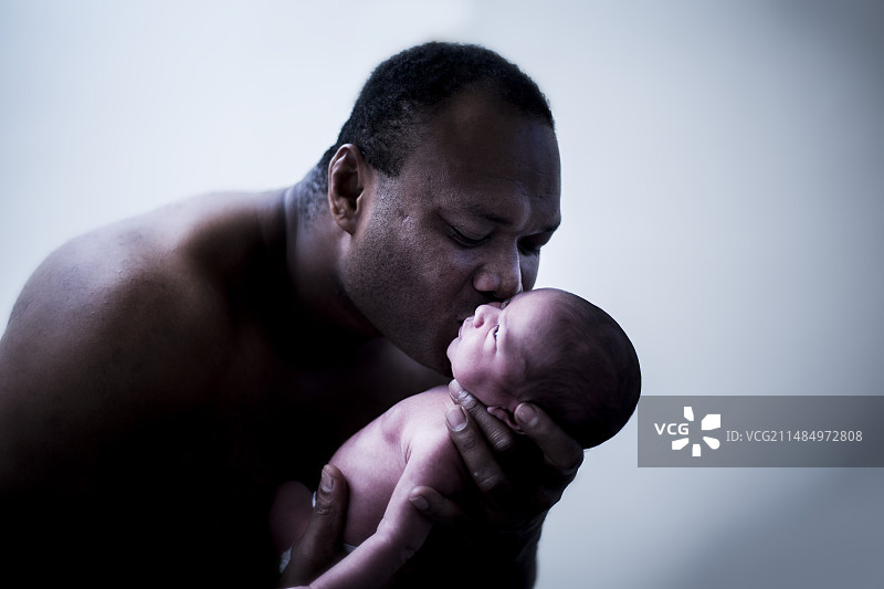 父亲和男婴图片素材