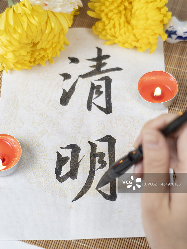 清明悼念菊花蜡烛公祭日图片素材