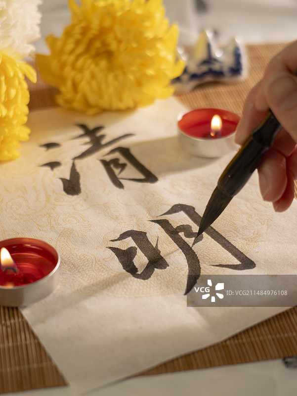 清明悼念菊花蜡烛公祭日图片素材