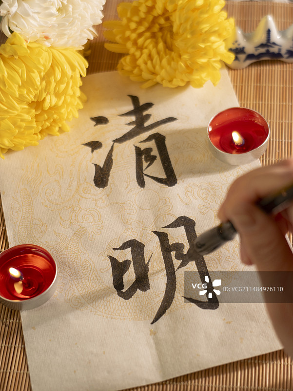 清明悼念菊花蜡烛公祭日图片素材