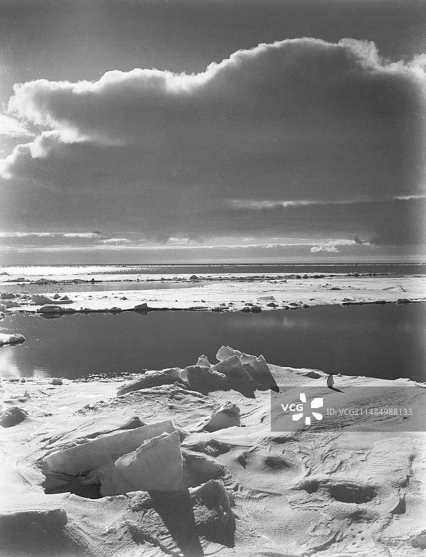 1910年圣诞节的南极浮冰图片素材