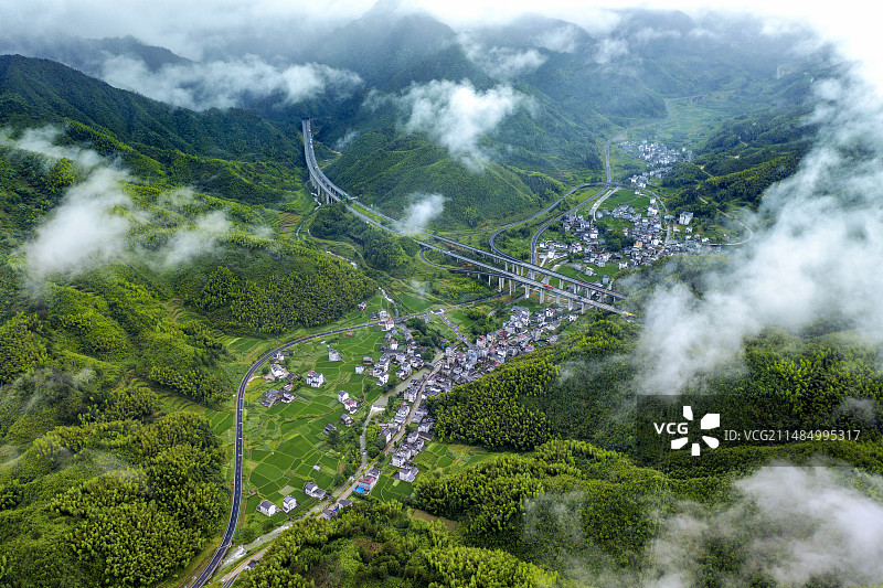 鲲鹏展翅图片素材