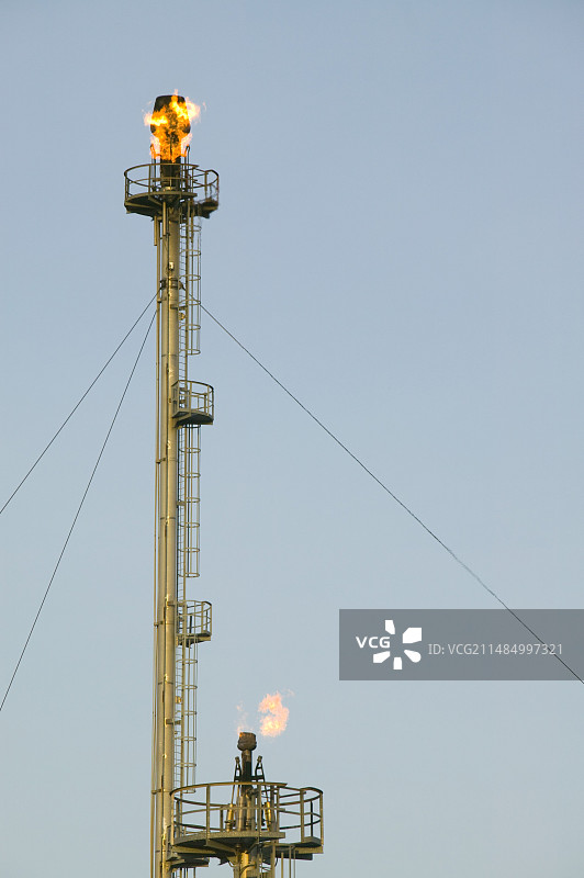 石化厂废气燃烧图片素材