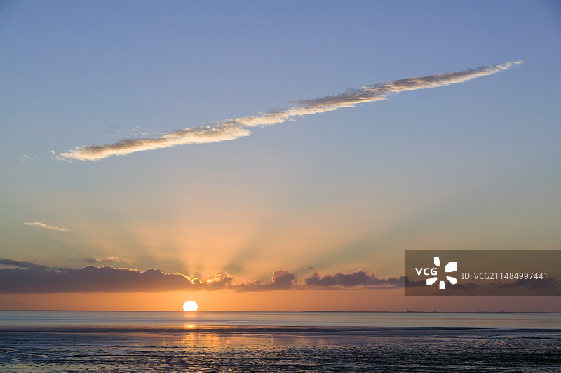 英国坎布里亚郡莫克姆湾日落图片素材