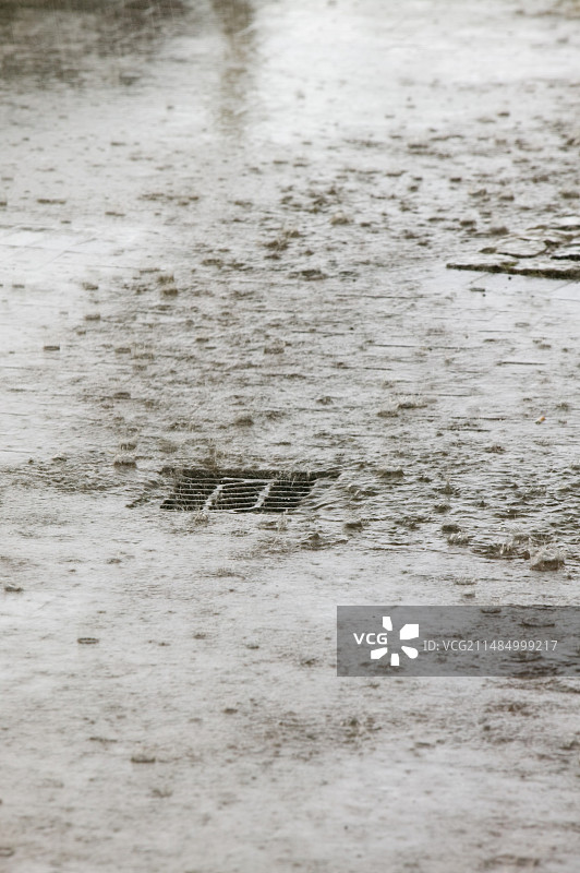 倾盆大雨图片素材