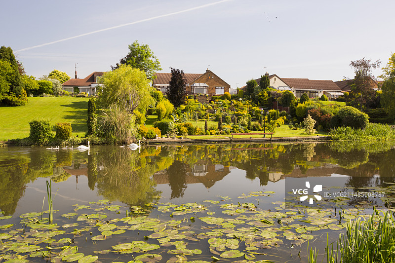索尔河畔巴罗的滨水房屋图片素材
