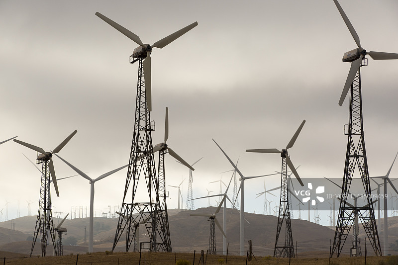 特哈查比山口风力发电场的一部分图片素材