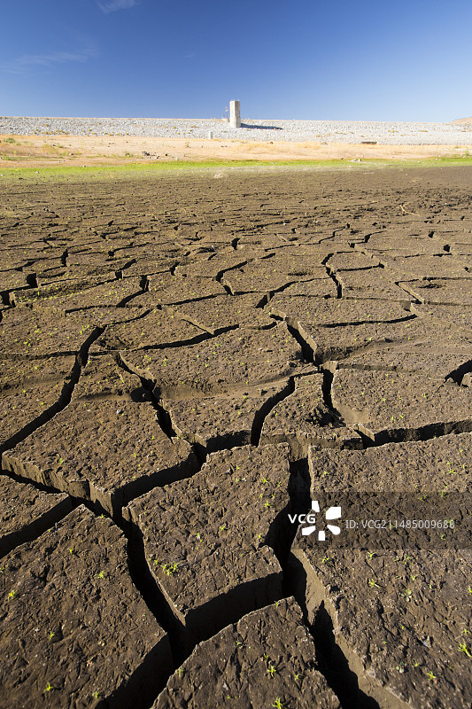 美国加利福尼亚伊莎贝拉湖的旱情图片素材