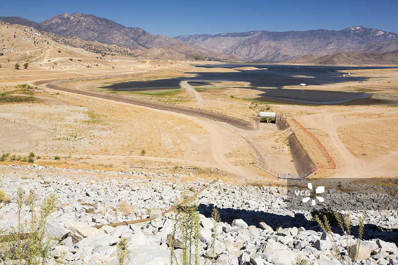 美国加利福尼亚伊莎贝拉湖的旱情图片素材