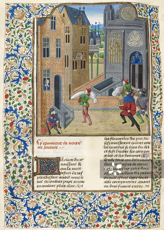 人们抬着遗体进入建筑物图片素材