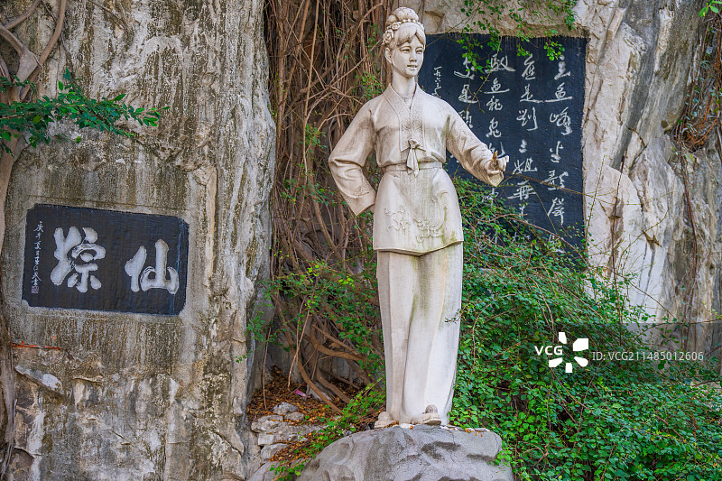 广西柳州鱼峰公园刘三姐雕像图片素材