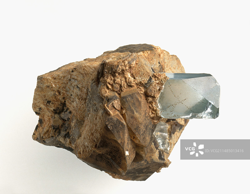 伟晶岩基质中的蓝色托帕石图片素材