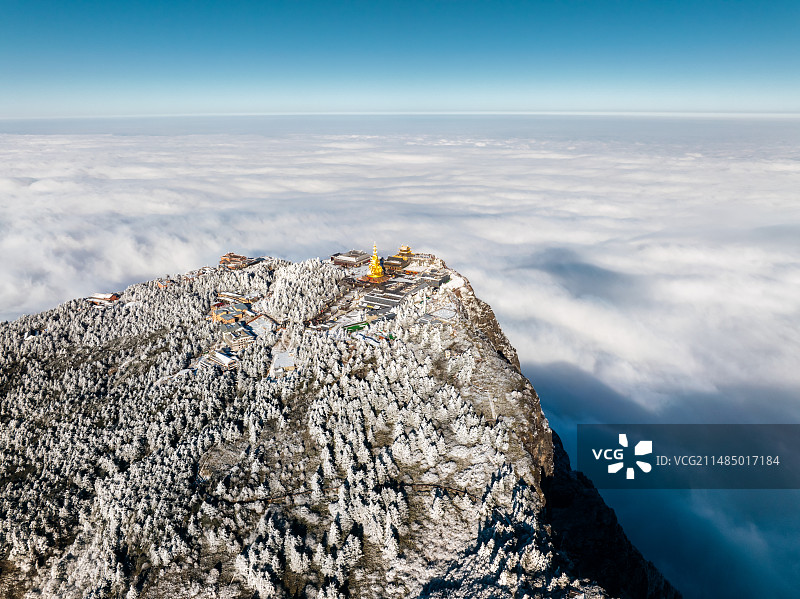 雪后云海上的峨眉山金顶图片素材