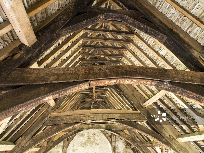 斯托克塞城堡的古老屋顶木材图片素材