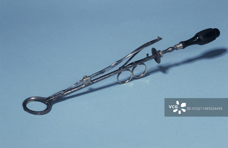 扁桃体切除断头台，约1850年图片素材