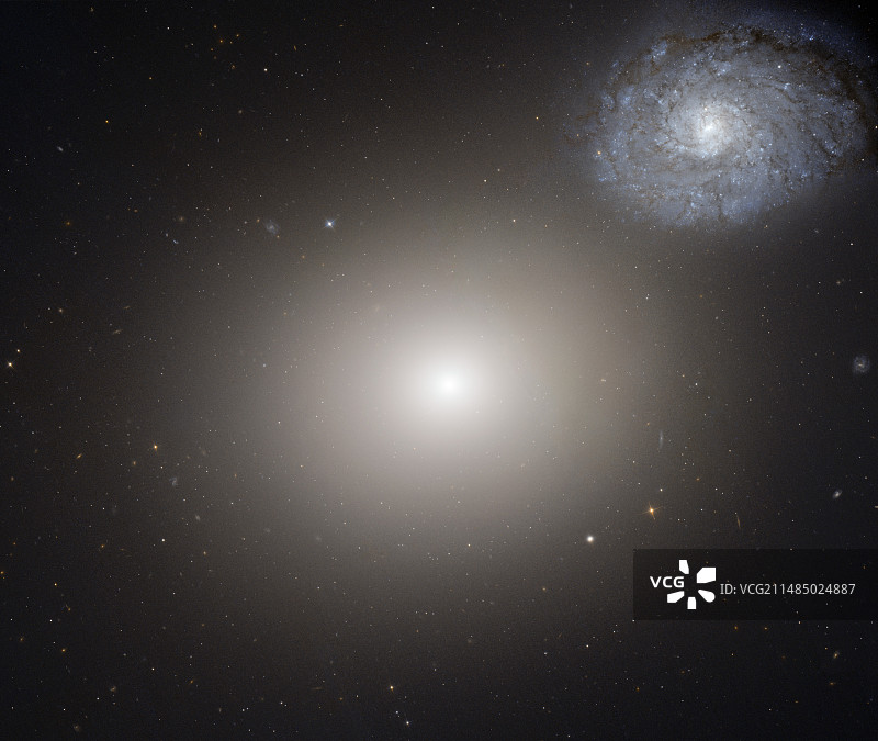 哈勃望远镜拍摄的Arp 116星系对图片素材