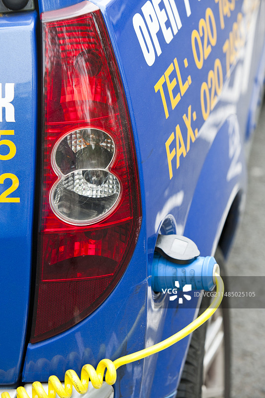 充电站的电动汽车图片素材