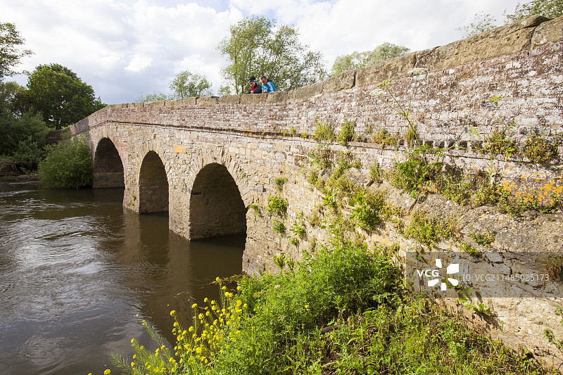 埃文河上的老桥图片素材
