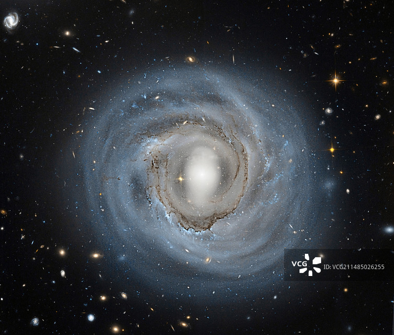 NGC 4921螺旋星系,哈勃影像图片素材