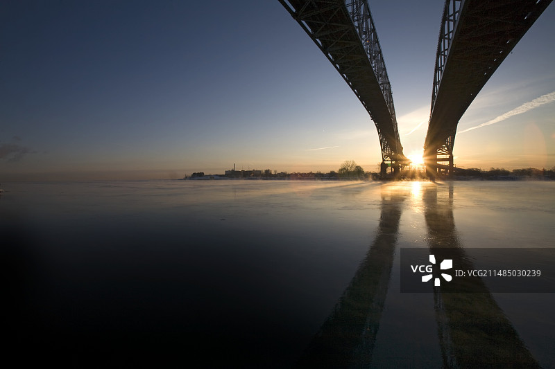 美加边境的蓝水大桥图片素材