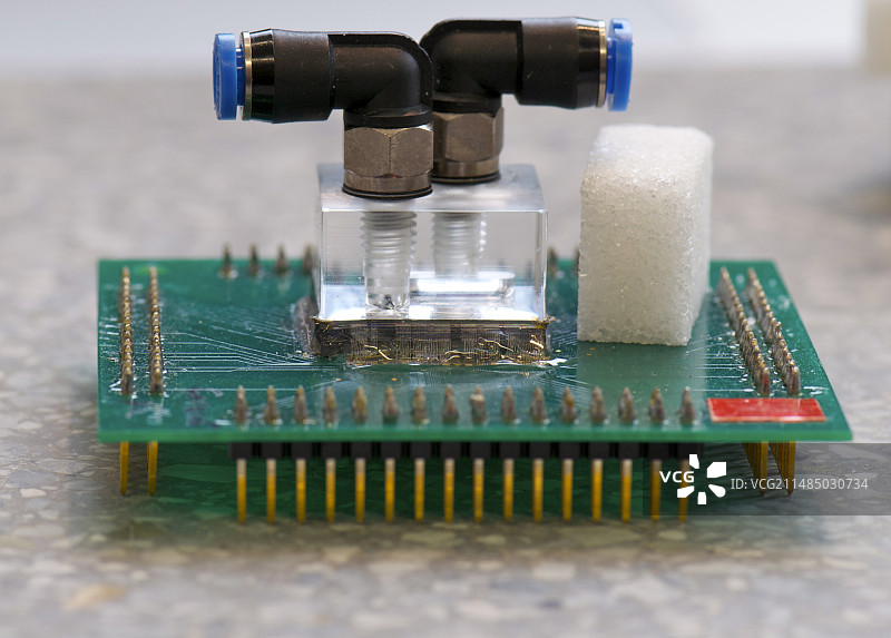 IBM研发的3D芯片堆叠图片素材