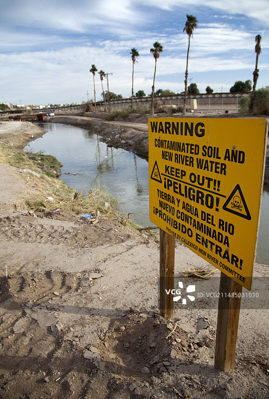 美国加利福尼亚州受污染的河流图片素材
